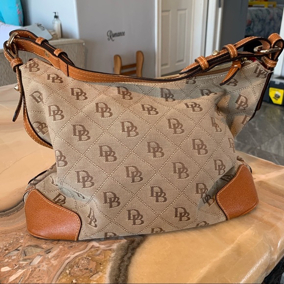 Dooney & Bourke Large tan logo canvas hobo bag - Picture 2 of 10